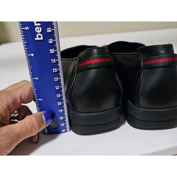 Gucci Black Leather Sz10B Slipon Loafers. Designer. SIZE RUNS SMALL!
Minimalist - Picture 7 of 16